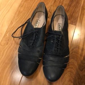 Clarks Navy Cut-out oxfords